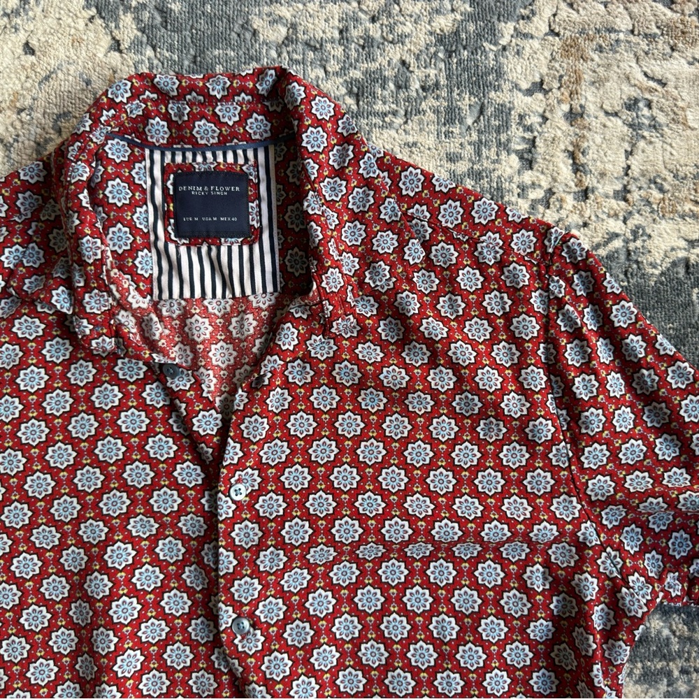 Short Sleeve Button Down - Medium - Picture 2 of 2